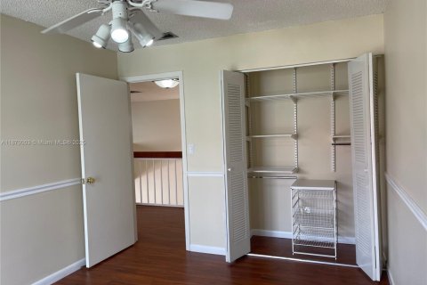Condominio en alquiler en Miami, Florida, 3 dormitorios, 170.94 m2 № 1895589 - foto 12