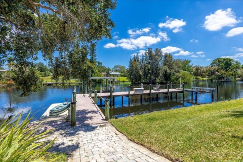 House in Palm City, Florida 4 bedrooms, 322.84 sq.m. № 2252242 - photo 26
