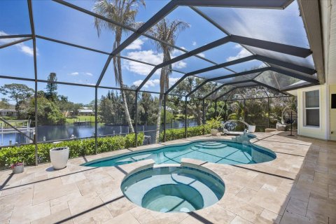 House in Palm City, Florida 4 bedrooms, 322.84 sq.m. № 2252242 - photo 22