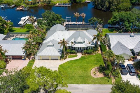 House in Palm City, Florida 4 bedrooms, 322.84 sq.m. № 2252242 - photo 27