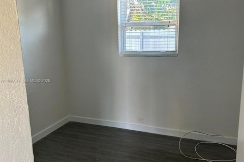 Apartamento en alquiler en Miami, Florida, 2 dormitorios, 92.9 m2 № 2060986 - foto 3