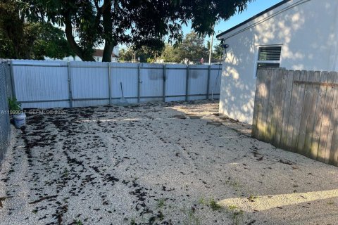 Apartamento en alquiler en Miami, Florida, 2 dormitorios, 92.9 m2 № 2060986 - foto 4