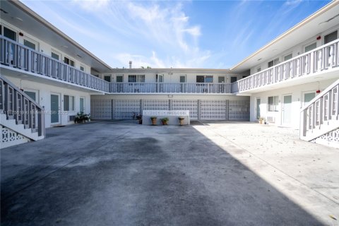 Appartement à louer à South Miami, Floride: 1 chambre, 67.35 m2 № 1926375 - photo 2