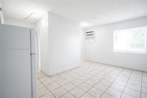 Appartement à louer à South Miami, Floride: 1 chambre, 67.35 m2 № 1926375 - photo 4