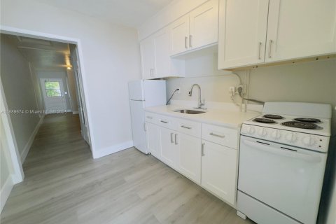 Снять в аренду квартиру в Форт-Лодердейл, Флорида 2 спальни, 24.62м2, № 2016279 - фото 4