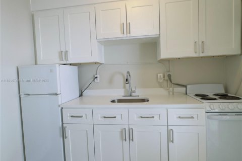 Снять в аренду квартиру в Форт-Лодердейл, Флорида 2 спальни, 24.62м2, № 2016279 - фото 5