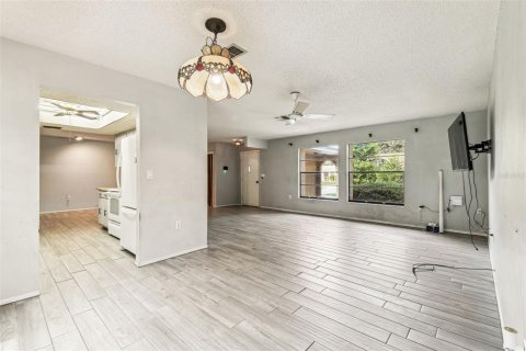 House in Spring Hill, Florida 3 bedrooms, 146.6 sq.m. № 1760533 - photo 11