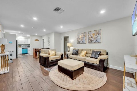 Casa en alquiler en Orlando, Florida, 3 dormitorios, 122.45 m2 № 2224586 - foto 4
