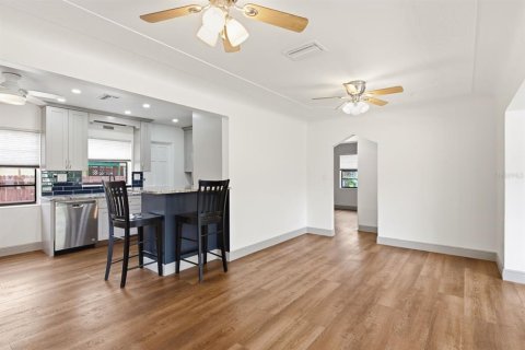 Casa en alquiler en Saint Petersburg, Florida, 2 dormitorios, 87.14 m2 № 2259122 - foto 12