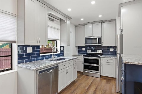 Casa en alquiler en Saint Petersburg, Florida, 2 dormitorios, 87.14 m2 № 2259122 - foto 16