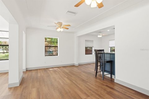 Casa en alquiler en Saint Petersburg, Florida, 2 dormitorios, 87.14 m2 № 2259122 - foto 10