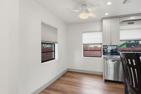 Casa en alquiler en Saint Petersburg, Florida, 2 dormitorios, 87.14 m2 № 2259122 - foto 14