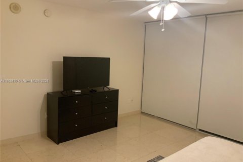 Condo in Hallandale Beach, Florida, 1 bedroom  № 1889853 - photo 10