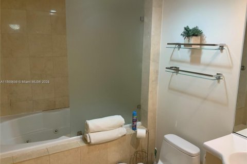Condo in Hallandale Beach, Florida, 1 bedroom  № 1889853 - photo 8