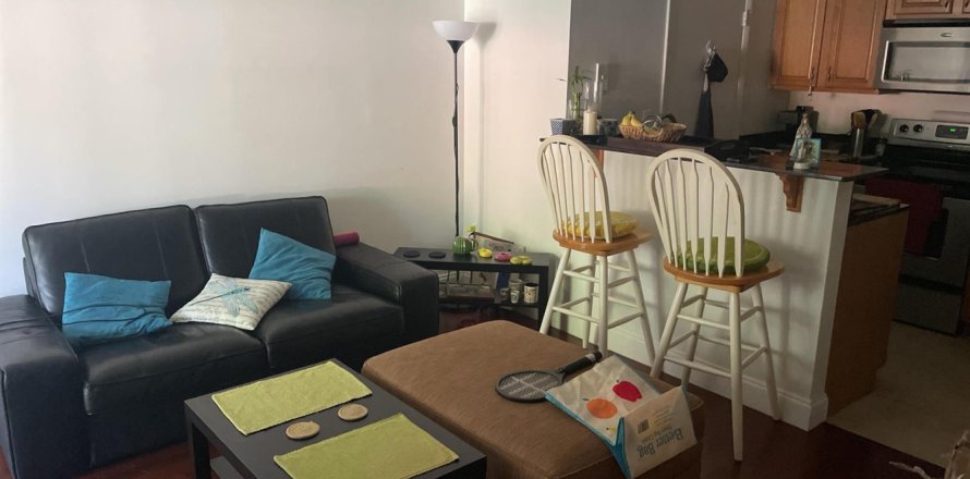 Condo in Hialeah, Florida, 1 bedroom № 2175643