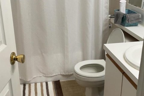 Condo in Hialeah, Florida, 1 bedroom № 2175643 - photo 2