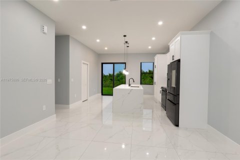 House in Lehigh Acres, Florida 3 bedrooms № 2040047 - photo 6