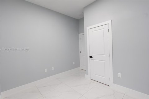 House in Lehigh Acres, Florida 3 bedrooms № 2040047 - photo 10