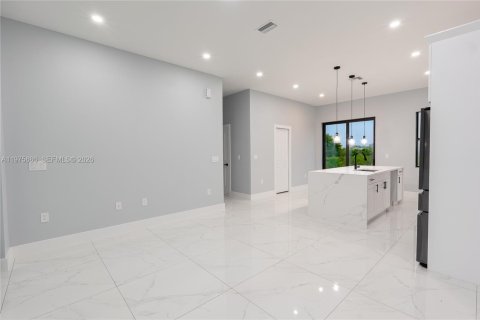 House in Lehigh Acres, Florida 3 bedrooms № 2040047 - photo 14