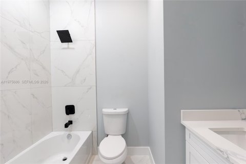 House in Lehigh Acres, Florida 3 bedrooms № 2040047 - photo 5