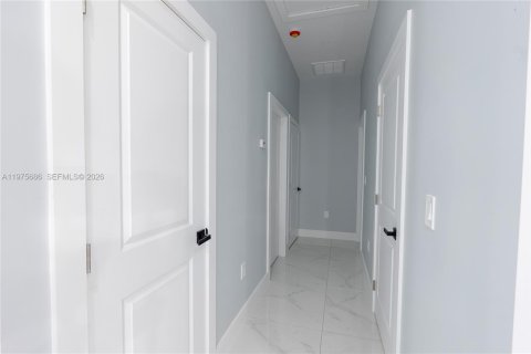 House in Lehigh Acres, Florida 3 bedrooms № 2040047 - photo 18