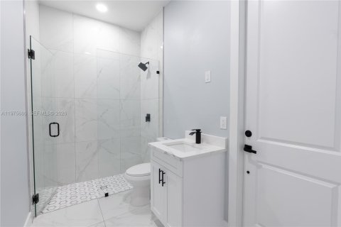 House in Lehigh Acres, Florida 3 bedrooms № 2040047 - photo 17