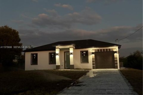 House in Lehigh Acres, Florida 3 bedrooms № 2040047