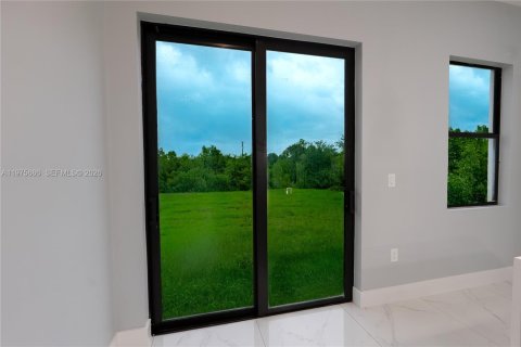 House in Lehigh Acres, Florida 3 bedrooms № 2040047 - photo 25