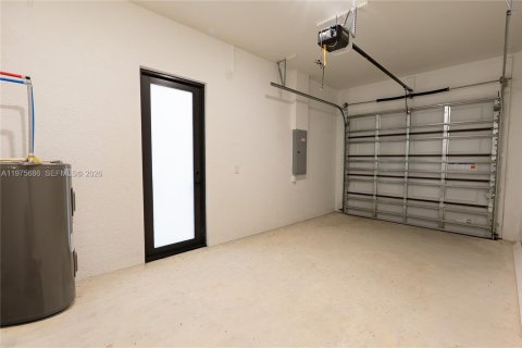 House in Lehigh Acres, Florida 3 bedrooms № 2040047 - photo 24