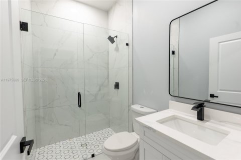 House in Lehigh Acres, Florida 3 bedrooms № 2040047 - photo 8