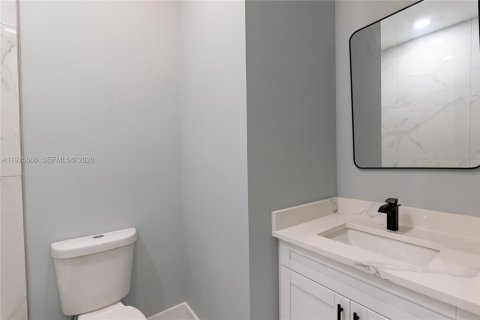 House in Lehigh Acres, Florida 3 bedrooms № 2040047 - photo 7