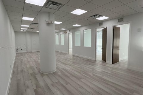 Propiedad comercial en venta en Aventura, Florida № 1783708 - foto 6