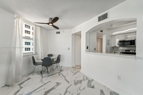 Condo in Surfside, Florida, 2 bedrooms  № 1486957 - photo 18