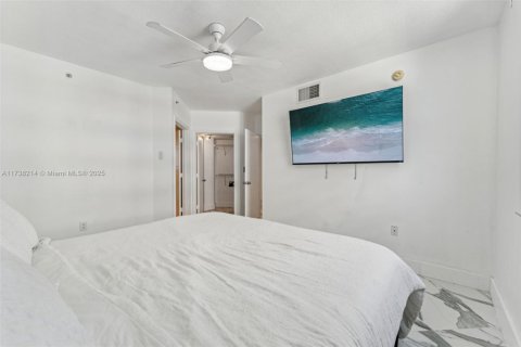Condo in Surfside, Florida, 2 bedrooms  № 1486957 - photo 27