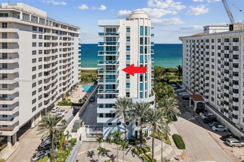 Condo in Surfside, Florida, 2 bedrooms  № 1486957 - photo 8