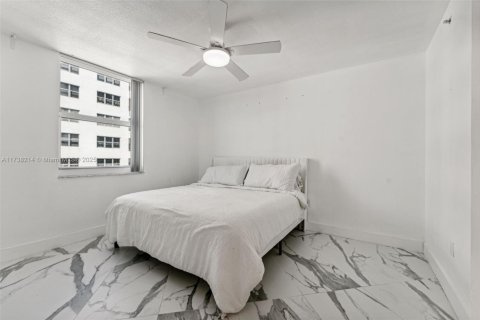 Condo in Surfside, Florida, 2 bedrooms  № 1486957 - photo 24