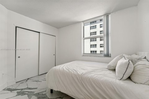 Condo in Surfside, Florida, 2 bedrooms  № 1486957 - photo 28