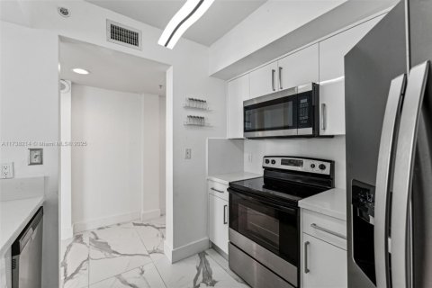 Condo in Surfside, Florida, 2 bedrooms  № 1486957 - photo 23