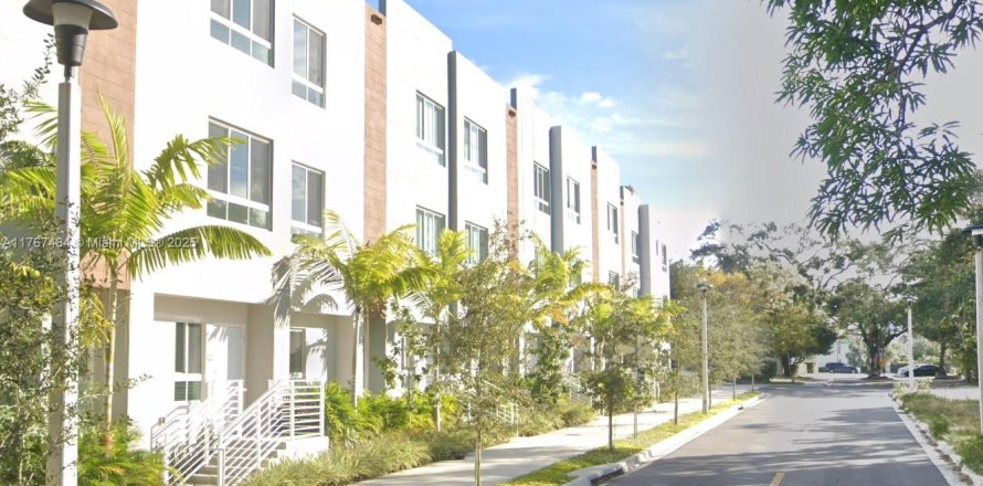 Condominio en Miami, Florida, 2 dormitorios № 1959359