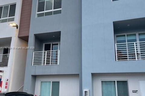 Condominio en venta en Miami, Florida, 2 dormitorios, 129.32 m2 № 1959359 - foto 13