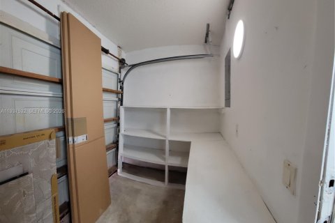 Снять в аренду виллу или дом в Катлер-Бей, Флорида 3 спальни, 108.32м2, № 1995397 - фото 21