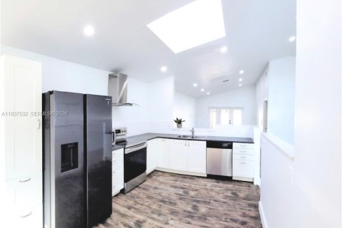 Снять в аренду виллу или дом в Катлер-Бей, Флорида 3 спальни, 108.32м2, № 1995397 - фото 11