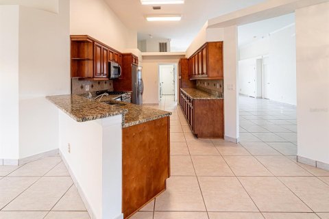 House in Brandon, Florida 4 bedrooms, 219.81 sq.m. № 1528361 - photo 17