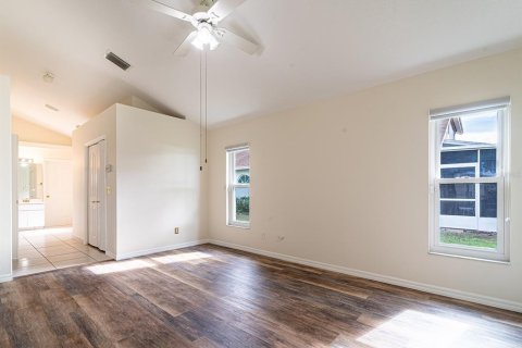 House in Brandon, Florida 4 bedrooms, 219.81 sq.m. № 1528361 - photo 8