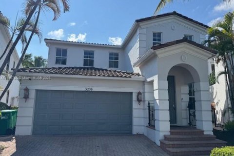 Снять в аренду виллу или дом в Авентура, Флорида 5 спален, 257.34м2, № 1974446 - фото 1