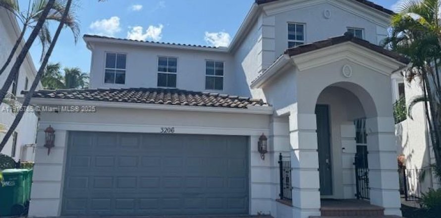 Дом в Авентура, Флорида 5 спален, 257.34м2 № 1974446