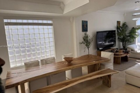 Снять в аренду виллу или дом в Авентура, Флорида 5 спален, 257.34м2, № 1974446 - фото 7