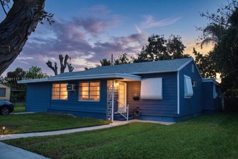 Купить виллу или дом в Майами, Флорида 3 спальни, 220.64м2, № 2052327 - фото 3