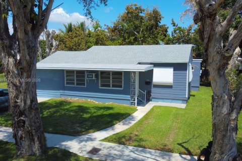 Купить виллу или дом в Майами, Флорида 3 спальни, 220.64м2, № 2052327 - фото 2