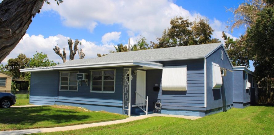 Дом в Майами, Флорида 3 спальни, 220.64м2 № 2052327